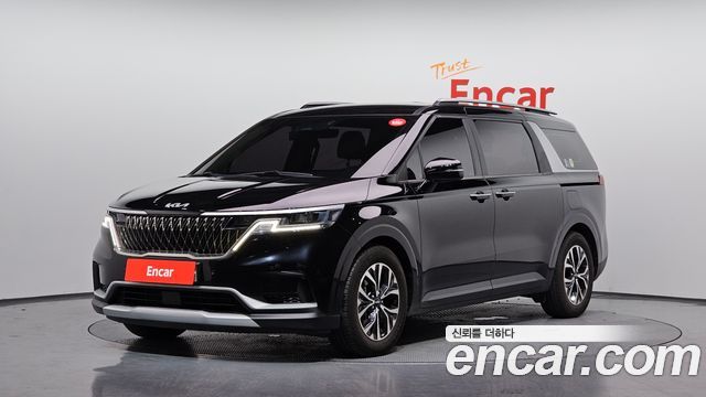 Kia Canival Diesel 9-Seater Prestige — photo 1 of 20