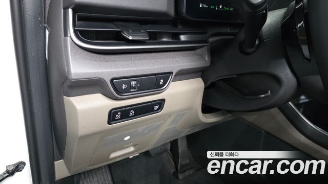 Kia Canival HEV 9 seater Prestige — photo 1 of 30