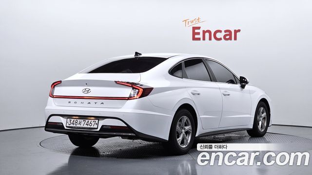 Hyundai Sonata 2.0 — photo 1 of 34