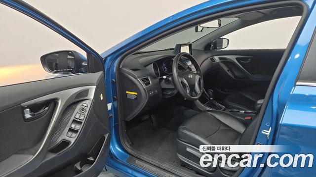 Hyundai AVANTE 1.6 GDi Style — photo 1 of 31