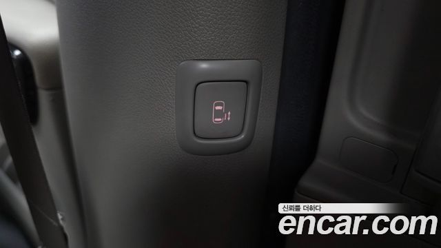 Kia Canival 9-seater Noblesse — photo 1 of 35