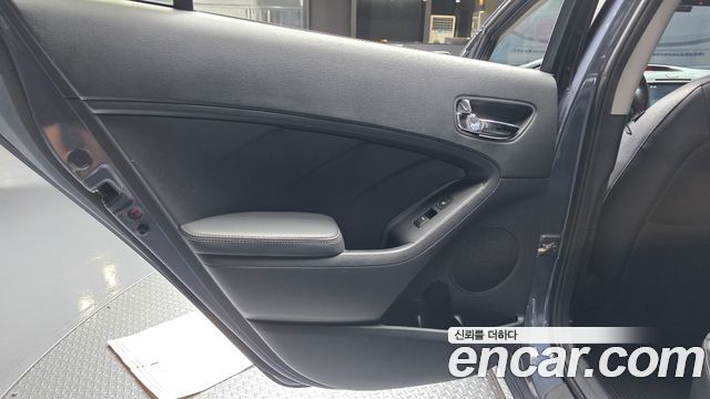 Kia K3 Prestige — photo 1 of 31
