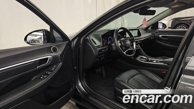 Hyundai Sonata 2.0 — photo 1 of 33