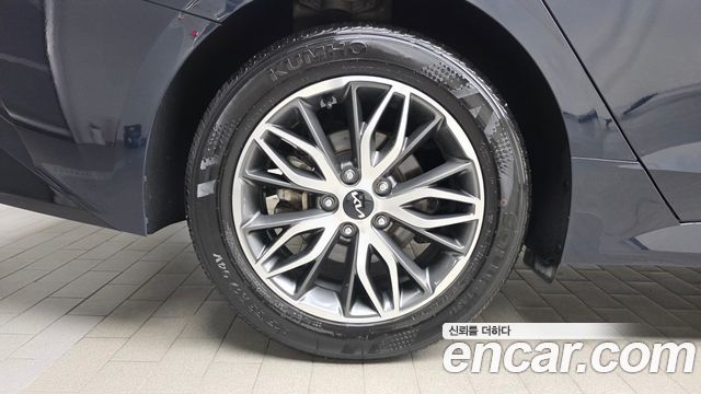Kia K5 2.0 — photo 1 of 30