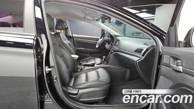 Hyundai AVANTE 1.6 GDI Smart — photo 1 of 30