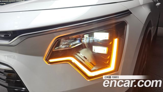 Kia Niro Signature — photo 1 of 30
