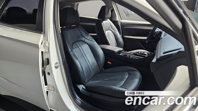Hyundai Sonata 2.0 LPG(rental car) — photo 1 of 35