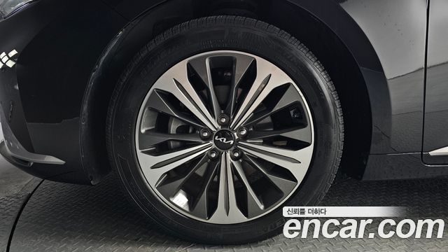 Kia K8 Signature — photo 1 of 38