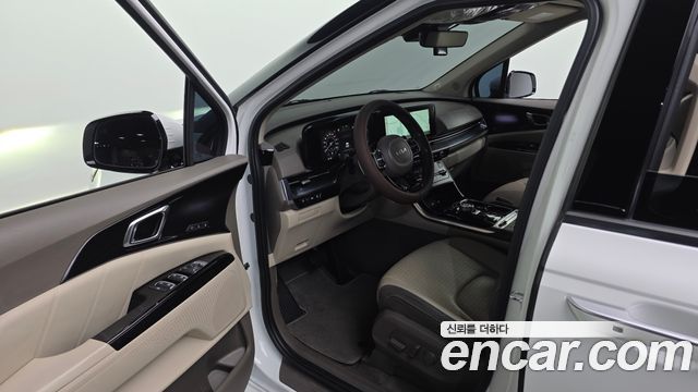 Kia Canival Gasoline 7-Seater Hi-Limousine — photo 1 of 31