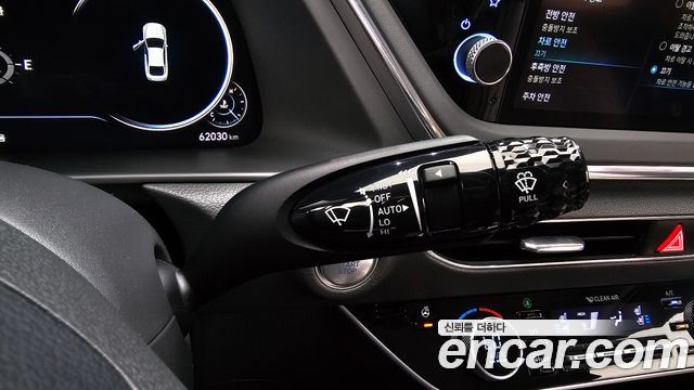 Hyundai Sonata 2.0 — photo 1 of 34