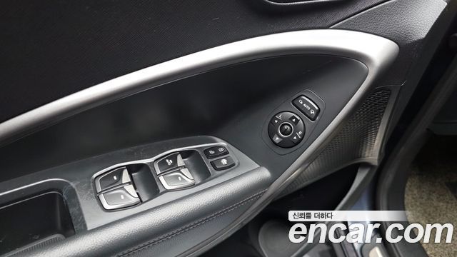Hyundai Santafe Diesel(e-VGT) 2.0 2WD Premium — photo 1 of 30