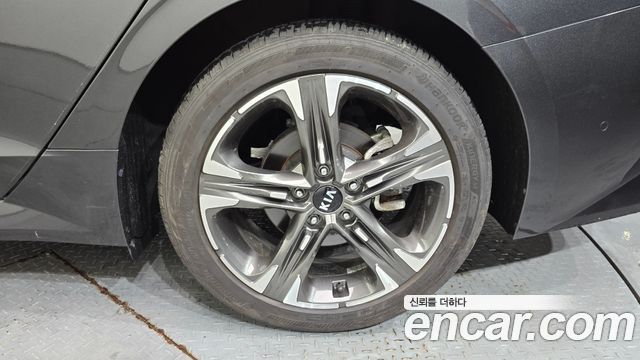 Kia K5 1.6 Turbo — photo 1 of 32