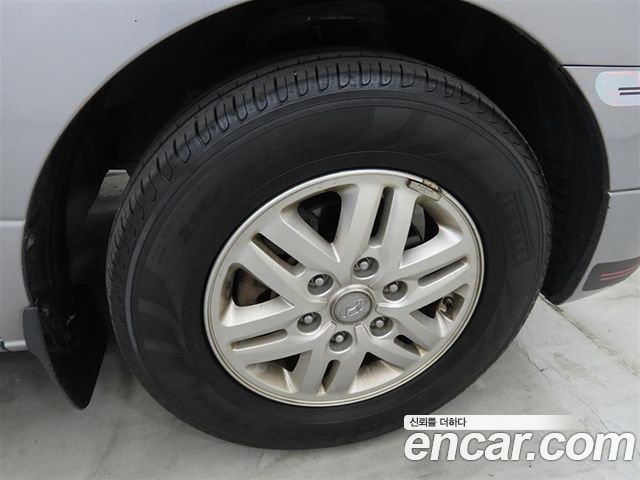 Hyundai Starex 5-Seater VAN — photo 1 of 20