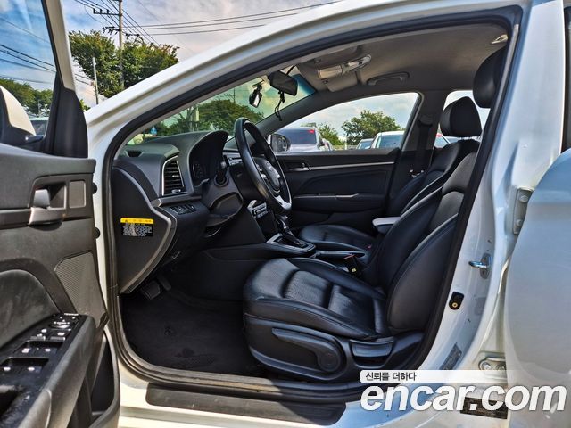 Hyundai AVANTE 1.6 GDI Smart — photo 1 of 20