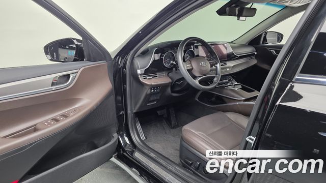 Hyundai Grandeur 2.5 — photo 1 of 32