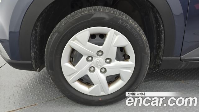 Hyundai Venue 1.6 Smart — photo 1 of 30