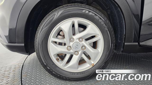 Hyundai Venue 1.6 Modern — photo 1 of 30