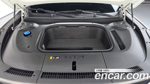 Kia EV9 Long Range 4WD — photo 1 of 35