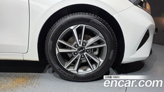 Kia K3 1.6 — photo 1 of 31