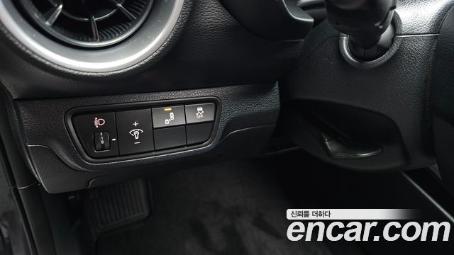 Kia K3 1.6 — photo 1 of 37