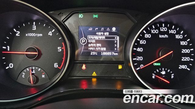 Kia Canival 9-seater Noblesse — photo 1 of 20