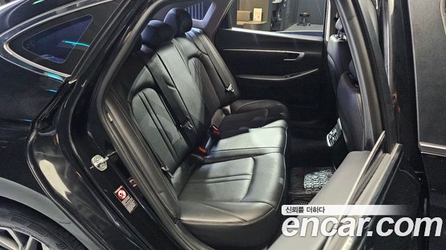 Hyundai Sonata 2.0 — photo 1 of 20