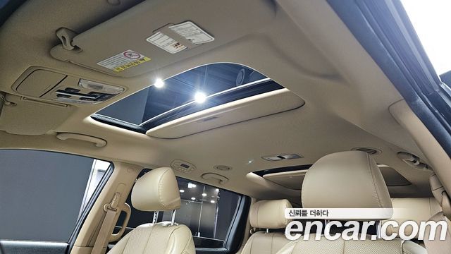 Kia Canival 7-seater Limousine — photo 1 of 20