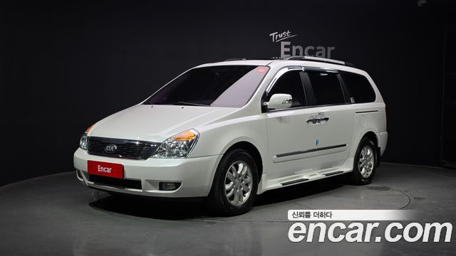 Kia Canival Grand Carnival GLX — photo 1 of 20