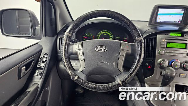 Hyundai Starex 5-Seater VAN — photo 1 of 20