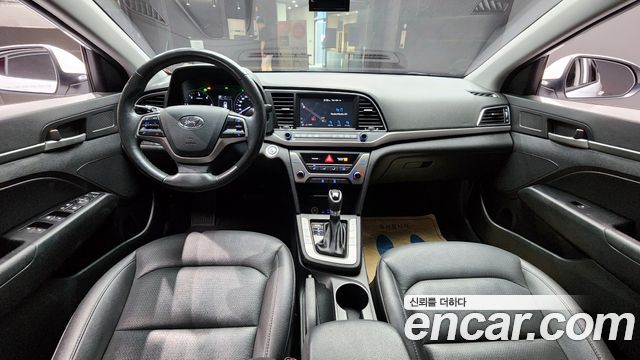 Hyundai AVANTE 1.6 e-VGT SMART — photo 1 of 20