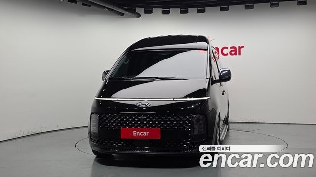 Hyundai Staria 4WD Lounge 9-Seater — photo 1 of 20