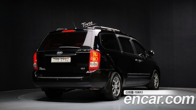Kia Canival Grand Carnival GLX — photo 1 of 20