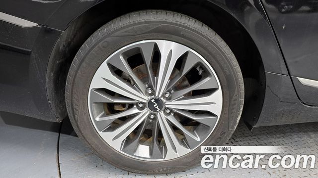 Kia K8 Signature — photo 1 of 20