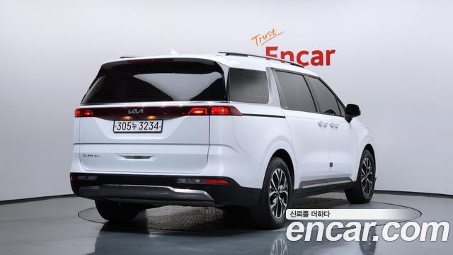 Kia Canival Diesel 9-Seater Noblesse — photo 1 of 20