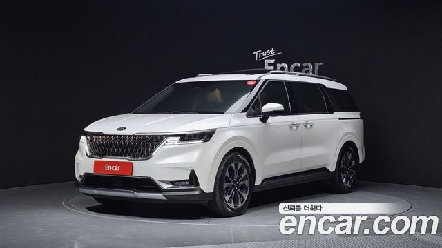 Kia Canival 9-Seater Noblesse — photo 1 of 20