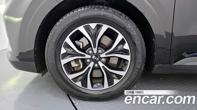 Kia Canival Diesel 9-Seater Prestige — photo 1 of 20