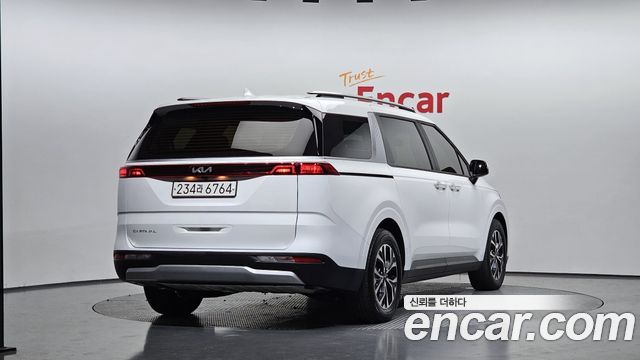 Kia Canival Diesel 9-Seater Prestige — photo 1 of 20