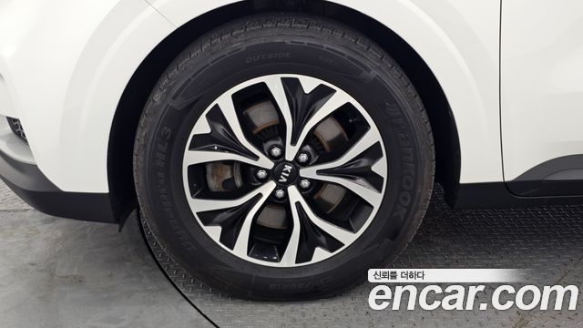 Kia Canival Diesel 9-Seater Prestige — photo 1 of 20
