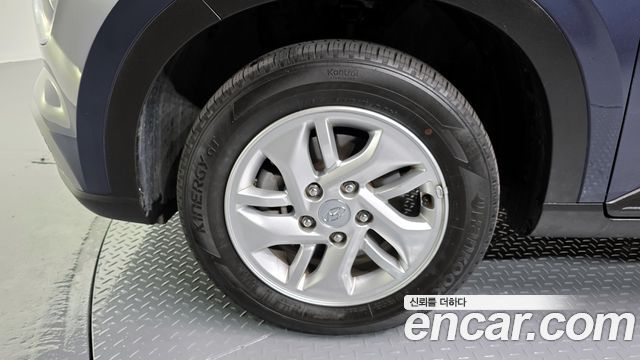 Hyundai Venue 1.6 Modern Plus — photo 1 of 20