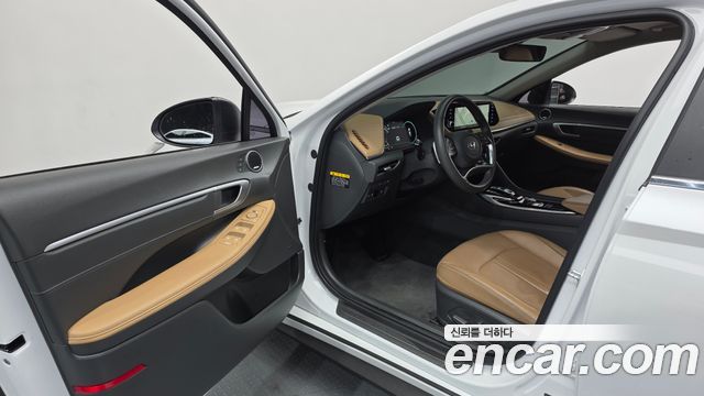 Hyundai Sonata 2.0 — photo 1 of 20