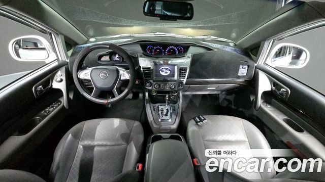 2016 KG_Mobility_Ssangyong KORANDO 4WD Chateau 11-seater, photograph 8