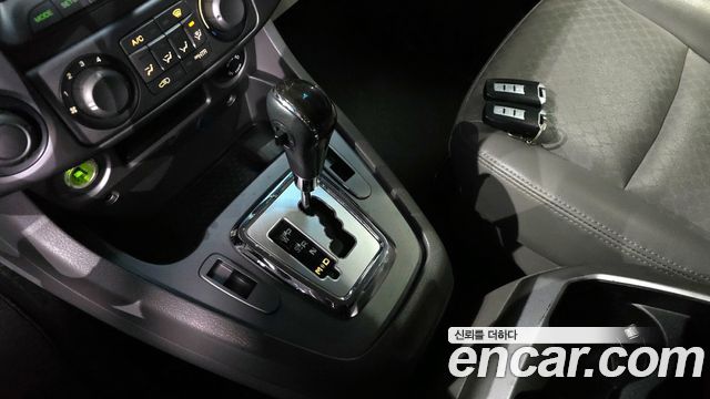 2016 KG_Mobility_Ssangyong KORANDO 4WD Chateau 11-seater, photograph 6