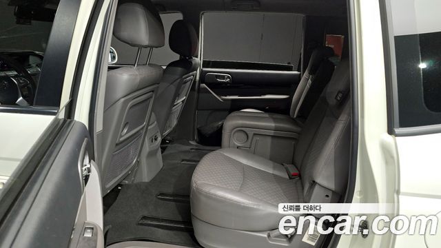 2016 KG_Mobility_Ssangyong KORANDO 4WD Chateau 11-seater, photograph 3