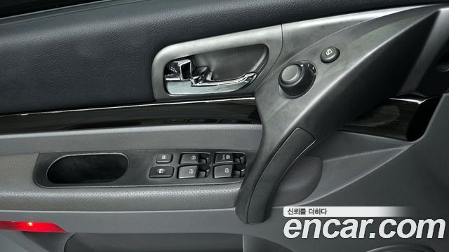 2016 KG_Mobility_Ssangyong KORANDO 4WD Chateau 11-seater, photograph 10