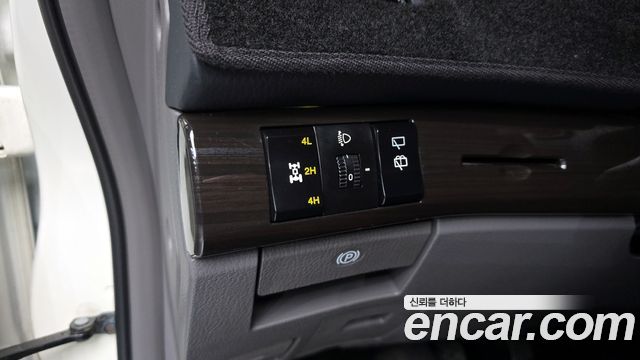 2016 KG_Mobility_Ssangyong KORANDO 4WD Chateau 11-seater, photograph 7