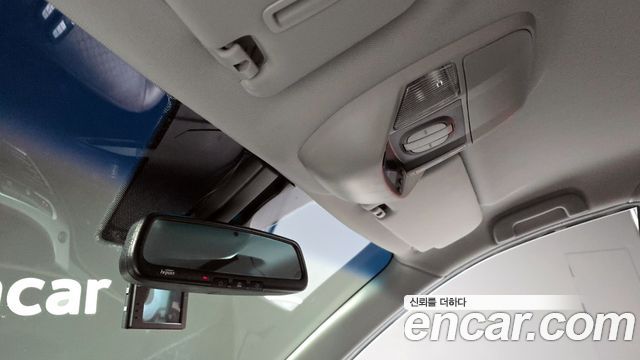 2016 KG_Mobility_Ssangyong KORANDO 4WD Chateau 11-seater, photograph 1