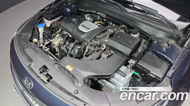 Kia K5 1.6 Turbo — photo 1 of 20