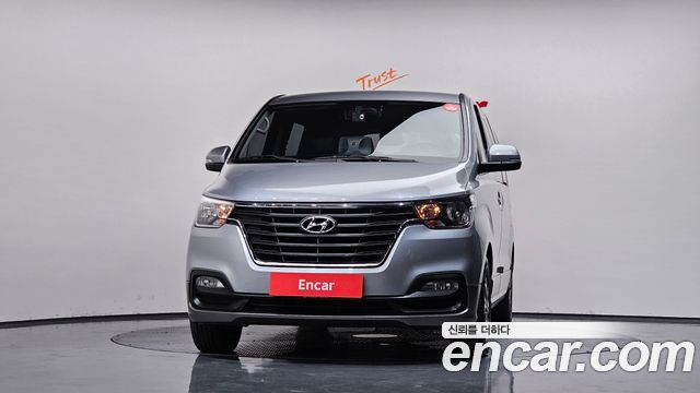 Hyundai Starex Urban 9-Seater — photo 1 of 20