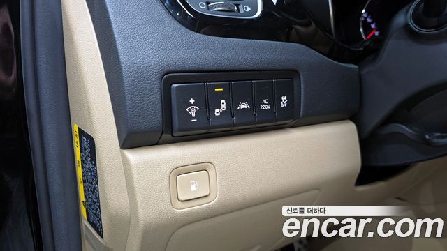 Kia Canival Gasoline 9-seater Hi-Limousine — photo 1 of 20