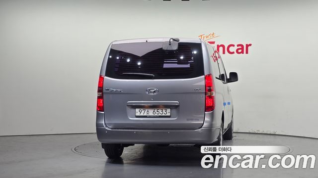 Hyundai Starex 5-Seater VAN — photo 1 of 20